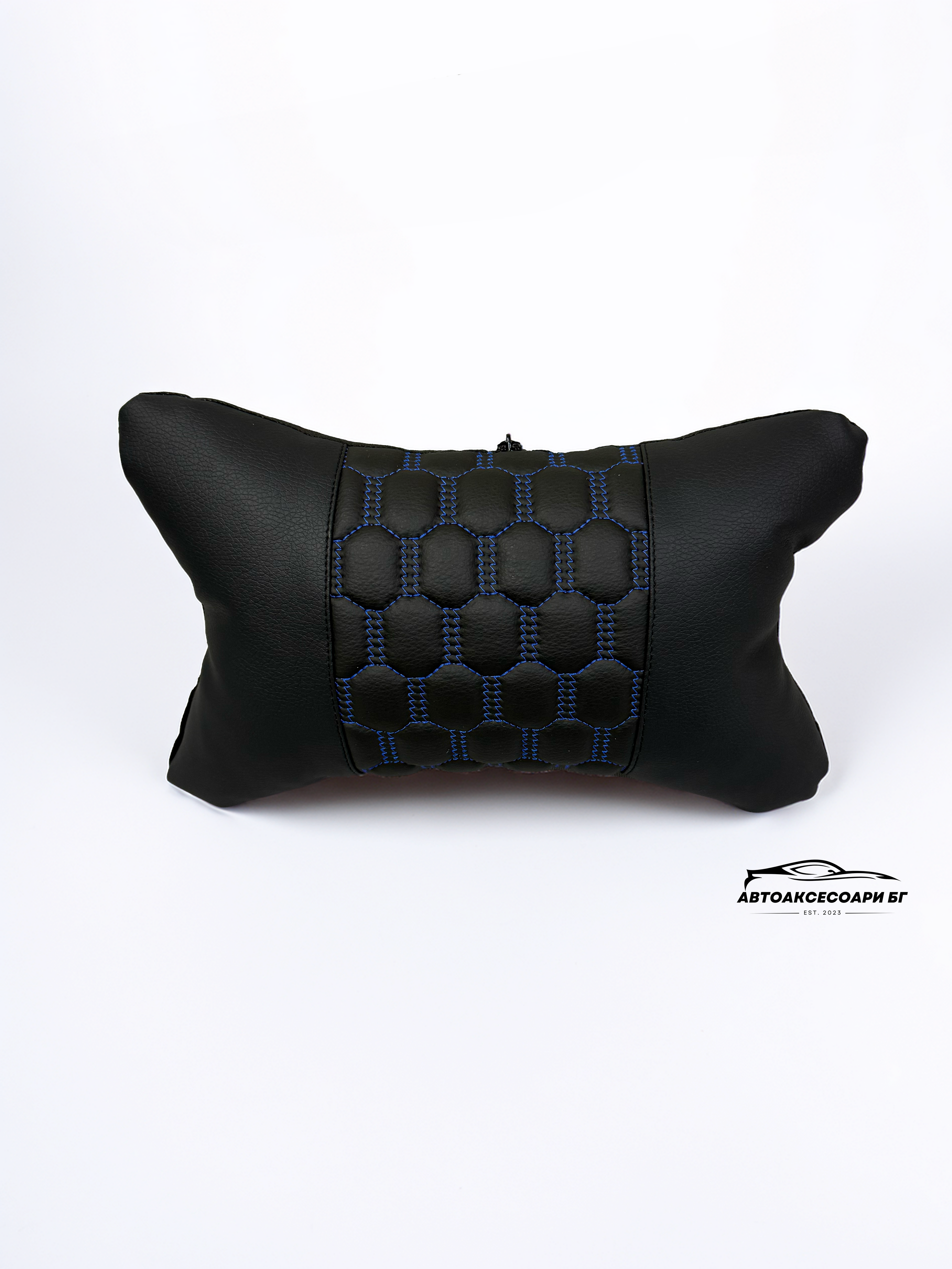 Възглавничка за комфорт и правилна стойка - Черна кожа със синя бродерия тип пчелна пита