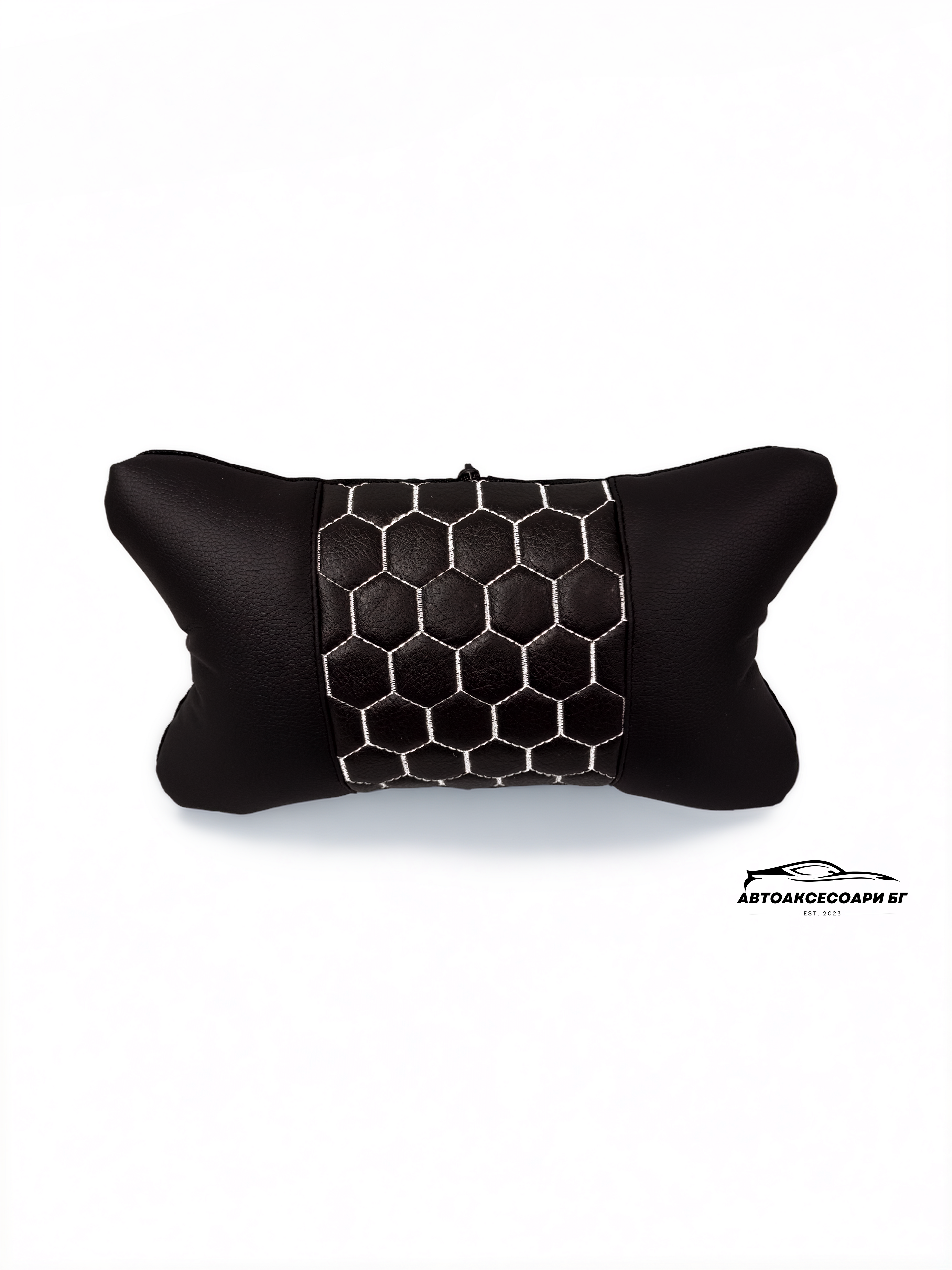 Възглавничка за комфорт и правилна стойка - Черна кожа с бяла бродерия тип пчелна пита