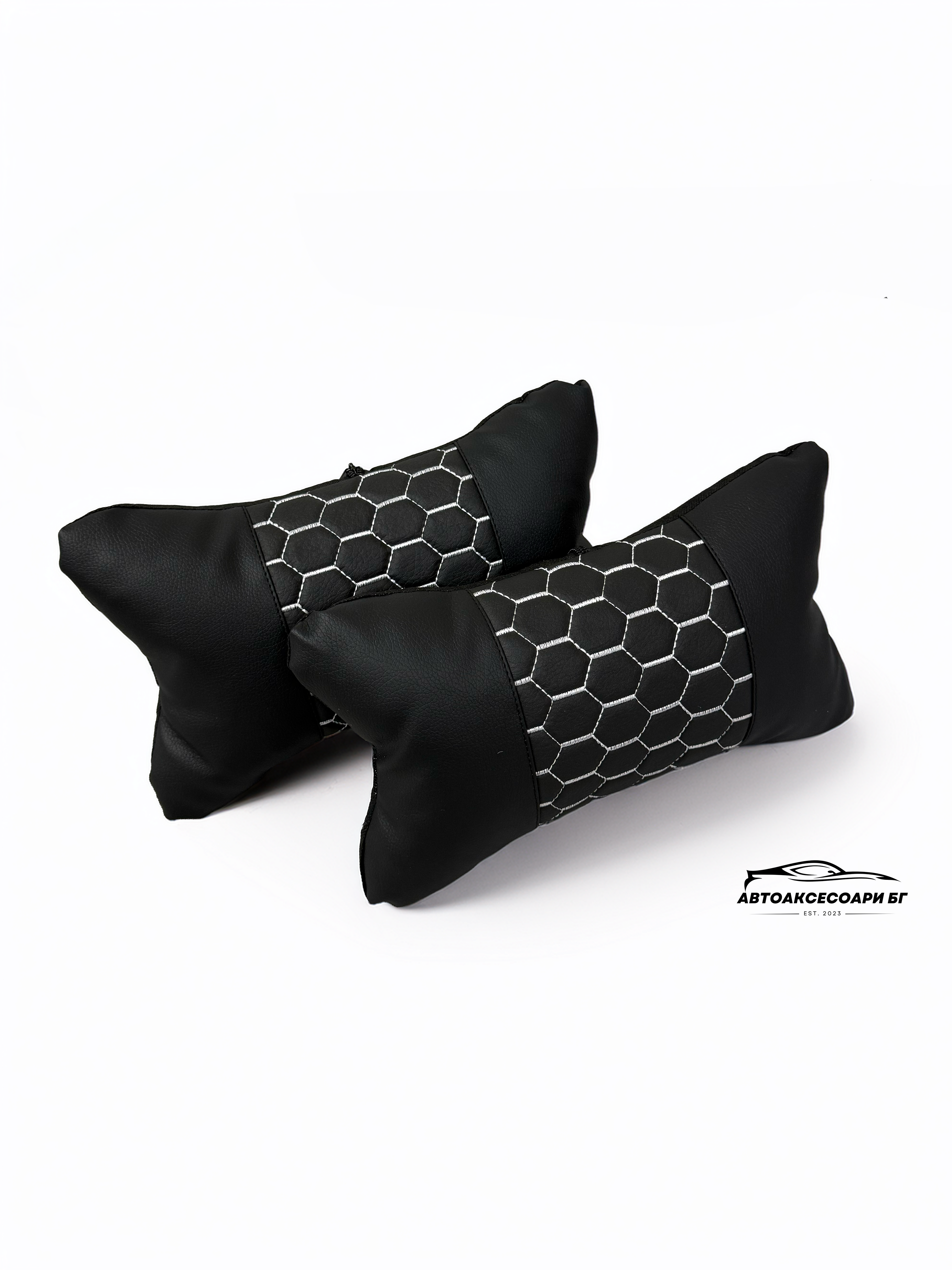 Възглавничка за комфорт и правилна стойка - Черна кожа с бяла бродерия