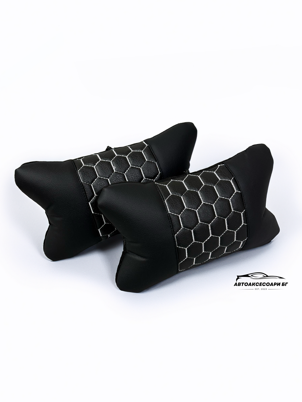 Възглавничка за комфорт и правилна стойка - Черна кожа с бяла бродерия тип пчелна пита