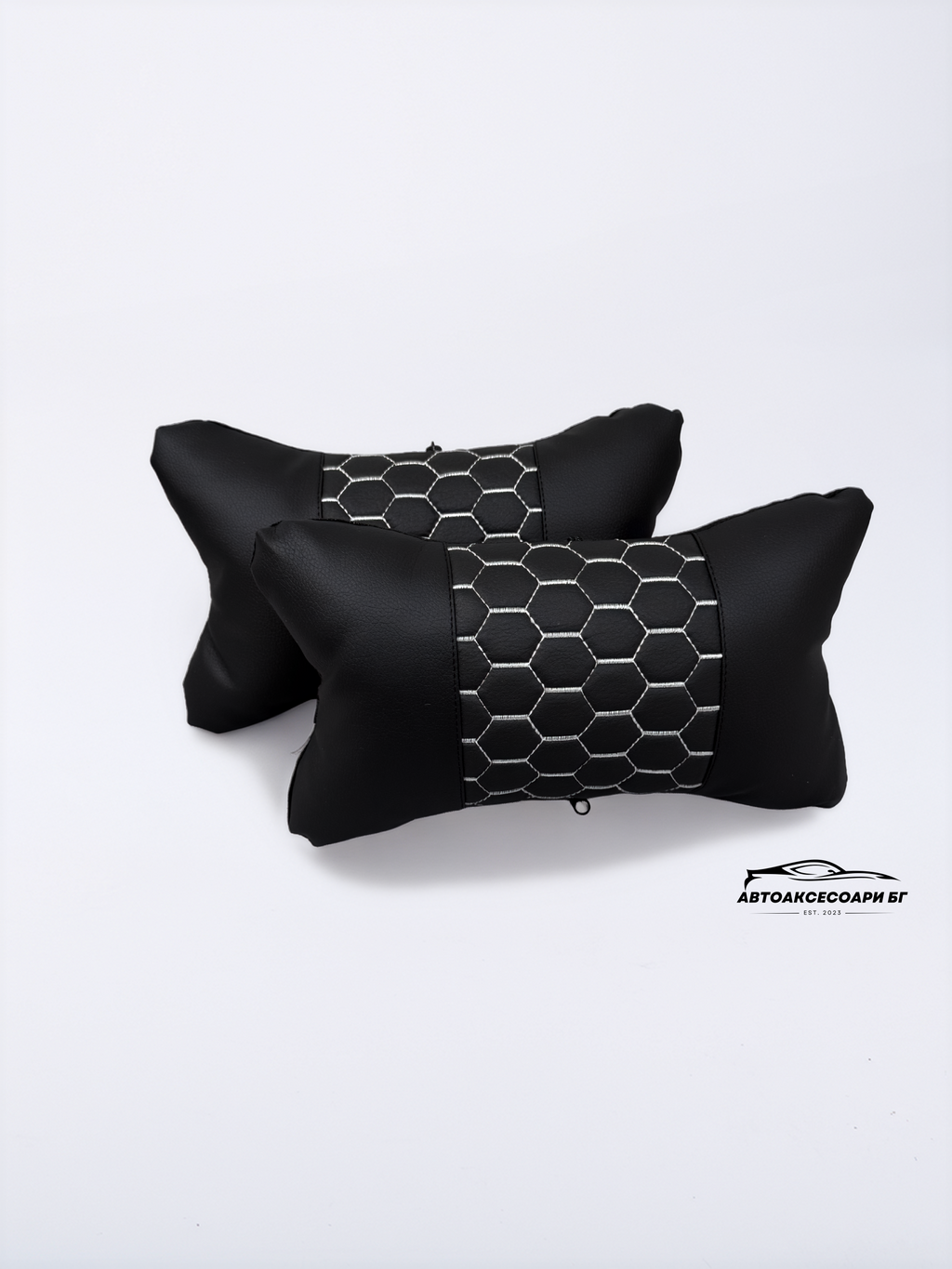 Възглавничка за комфорт и правилна стойка - Черна кожа с бяла бродерия