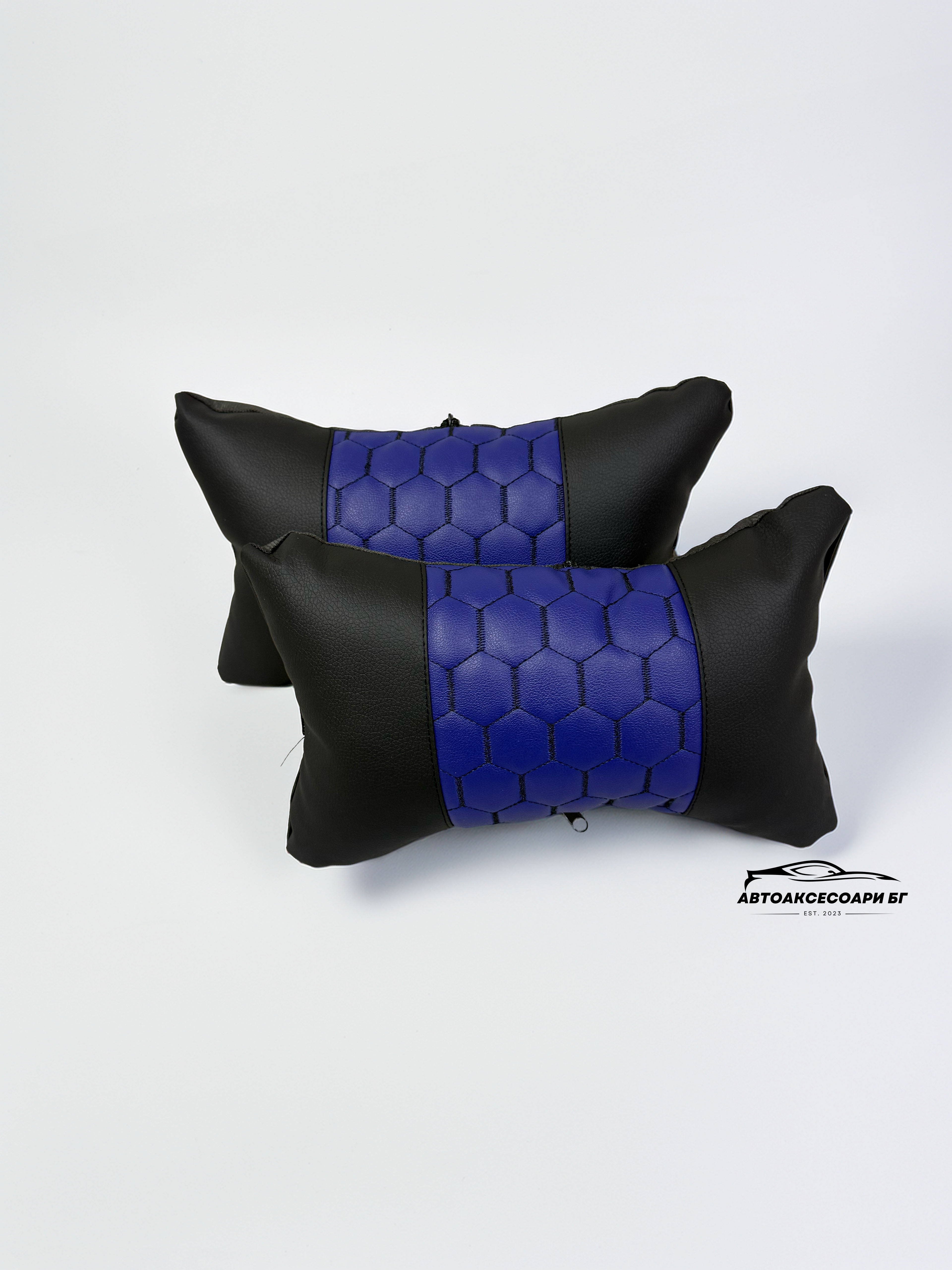 Възглавничка за комфорт и правилна стойка - Черна и синя кожа с бродерия